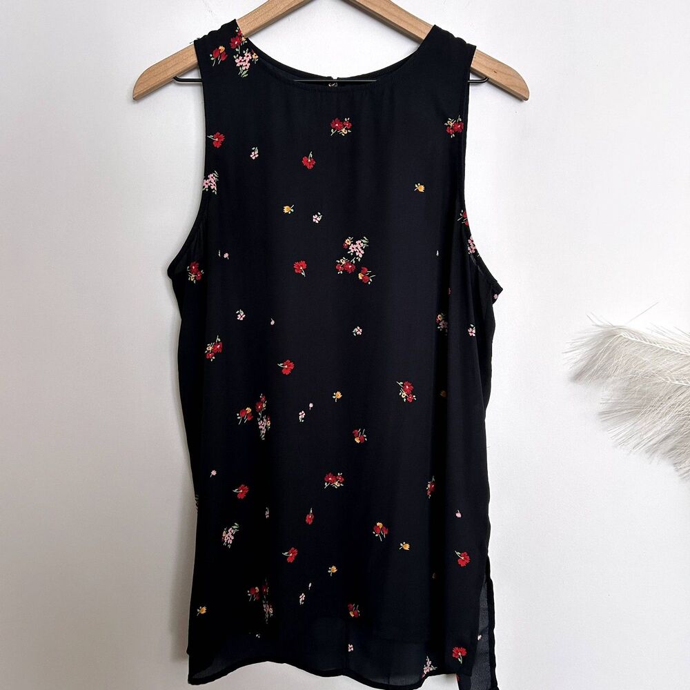 Who What Wear Black Floral Sleeveless Blouse with Pearl Detail